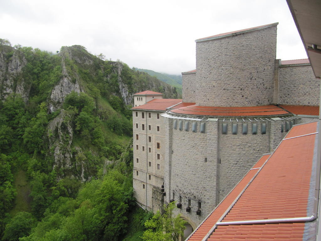 Iraipe Santuario De Arantzazu Hotel Оньяте Екстер'єр фото